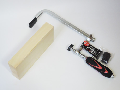 l-clamp-and-wooden-board-001